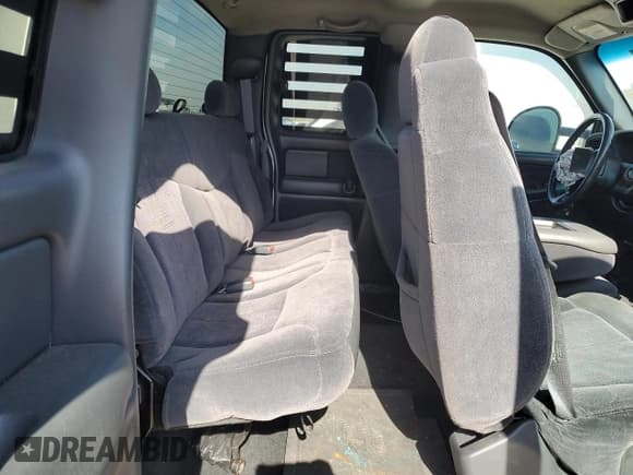 ✅ 2001 Chevrolet Silverado 2500HD LS • VIN: 1GCHK29111E288894 • Lot: 48788915. Wystawiony na Copart z przebiegiem 144 437 mil. Bezpłatny archiwum sprzedaży aukcyjnych z USA i szczegółowy raport historii pojazdu na DreamBid. Zdjęcie 11.