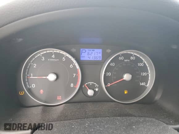 2010 Hyundai Accent SE z VIN KMHCN3AC0AU176917, wystawiony jako Copart lot #68659554 z przebiegiem 41 369 mil mil oraz Szkoda całkowita • Salvage title. Historia ofert i sprzedaży dostępna na DreamBid. Obrazek 9.