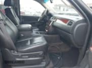 ✅ 2012 Chevrolet Suburban LT • VIN: 1GNSKJE70CR135971 • Lot: 43662992. Wystawiony na IAAI z przebiegiem 550 591 mil. Bezpłatny archiwum sprzedaży aukcyjnych z USA i szczegółowy raport historii pojazdu na DreamBid. Zdjęcie 5.