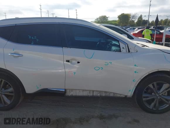 ✅ 2019 Nissan Murano SV • VIN: 5N1AZ2MJ1KN126488 • Lot: 43518373. Listed on IAAI with 125,900 mi. Free auction sales archive from the USA and detailed vehicle history report at DreamBid. Image 14.