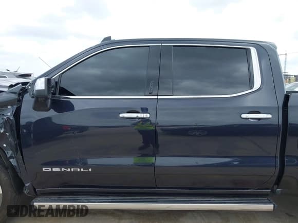 ✅ 2023 GMC Sierra 1500 Denali Ultimate • VIN: 1GTUUHEL6PZ295182 • Лот: 42497298. Опубликован ранее на IAAI с пробегом 18 401 миль. Бесплатный доступ к архиву аукционных продаж из США и подробный отчёт об истории автомобиля на DreamBid. Изображение 15.