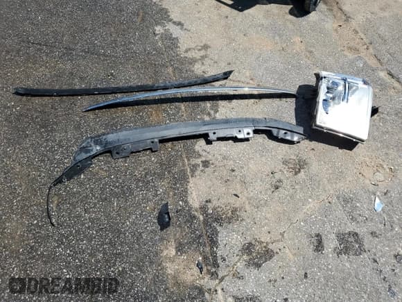 ✅ 2011 GMC Sierra 1500 SLE • VIN: 1GTR1VEA0BZ396111 • Lot: 70116465. Wystawiony na Copart z przebiegiem 176 042 mil. Bezpłatny archiwum sprzedaży aukcyjnych z USA i szczegółowy raport historii pojazdu na DreamBid. Zdjęcie 12.