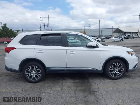 2016 Mitsubishi Outlander SE z VIN JA4AZ3A31GZ015790, wystawiony jako IAAI lot #42131804 z przebiegiem 298 900 mil mil oraz . Historia ofert i sprzedaży dostępna na DreamBid. Obrazek 14.