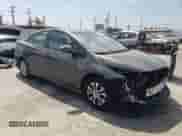 2021 Toyota Prius LE z VIN JTDKAMFP7M3176372, wystawiony jako Copart lot #68893794 z przebiegiem 59 421 mil mil oraz Szkoda całkowita • Salvage title. Historia ofert i sprzedaży dostępna na DreamBid. Obrazek 4.