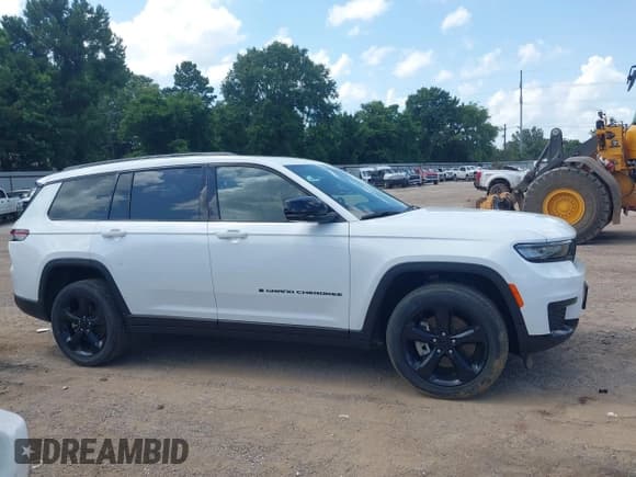 ✅ 2022 Jeep Grand Cherokee Altitude • VIN: 1C4RJKAGXN8504527 • Lot: 42561886. Listed on IAAI with Not provided. Free auction sales archive from the USA and detailed vehicle history report at DreamBid. Image 13.