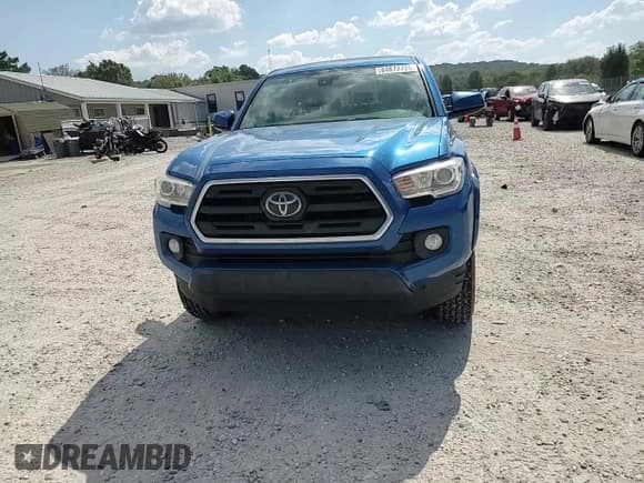 ✅ 2018 Toyota Tacoma SR5 • VIN: 5TFAZ5CN7JX065614 • Лот: 84872725. Опубликован ранее на Copart с пробегом 127 334 миль. Бесплатный доступ к архиву аукционных продаж из США и подробный отчёт об истории автомобиля на DreamBid. Изображение 13.