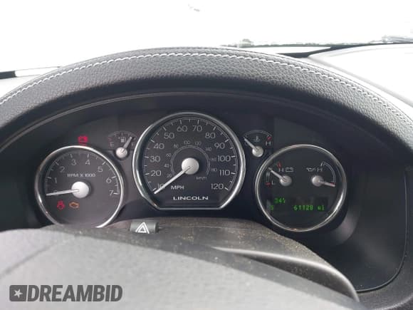 ✅ 2006 Lincoln Mark LT • VIN: 5LTPW18526FJ21943 • Lot: 43666524. Wystawiony na IAAI z przebiegiem 61 128 mil. Bezpłatny archiwum sprzedaży aukcyjnych z USA i szczegółowy raport historii pojazdu na DreamBid. Zdjęcie 7.