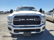 ✅ 2023 Ram 2500 Lone Star • VIN: 3C6UR5DL7PG654032 • Lot: 64444685. Wystawiony na Copart z przebiegiem 25 356 mil. Bezpłatny archiwum sprzedaży aukcyjnych z USA i szczegółowy raport historii pojazdu na DreamBid. Zdjęcie 5.