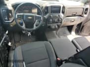 ✅ 2019 Chevrolet Silverado 1500 LT • VIN: 1GCRWCED6KZ196205 • Lot: 58987235. Wystawiony na Copart z przebiegiem 77 842 mil. Bezpłatny archiwum sprzedaży aukcyjnych z USA i szczegółowy raport historii pojazdu na DreamBid. Zdjęcie 8.