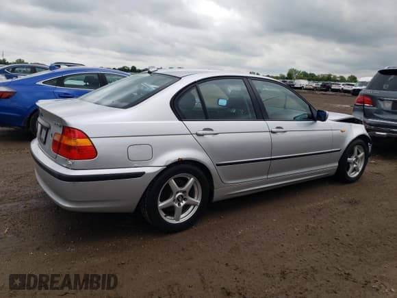 ✅ 2005 BMW 3 Series 325i • VIN: WBAEV33435KL63814 • Лот: 58165295. Опубликован ранее на Copart с пробегом 151 498 миль. Бесплатный доступ к архиву аукционных продаж из США и подробный отчёт об истории автомобиля на DreamBid. Изображение 3.