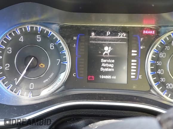 ✅ 2015 Chrysler 200 Limited • VIN: 1C3CCCABXFN646183 • Lot: 43697967. Wystawiony na IAAI z przebiegiem 194 895 mil. Bezpłatny archiwum sprzedaży aukcyjnych z USA i szczegółowy raport historii pojazdu na DreamBid. Zdjęcie 7.