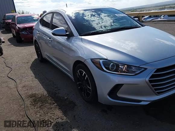 2017 Hyundai Elantra SE z VIN 5NPD74LF0HH201576, wystawiony jako Copart lot #85171515 z przebiegiem 81 010 mil mil oraz Szkoda całkowita • Salvage title. Historia ofert i sprzedaży dostępna na DreamBid. Obrazek 13.
