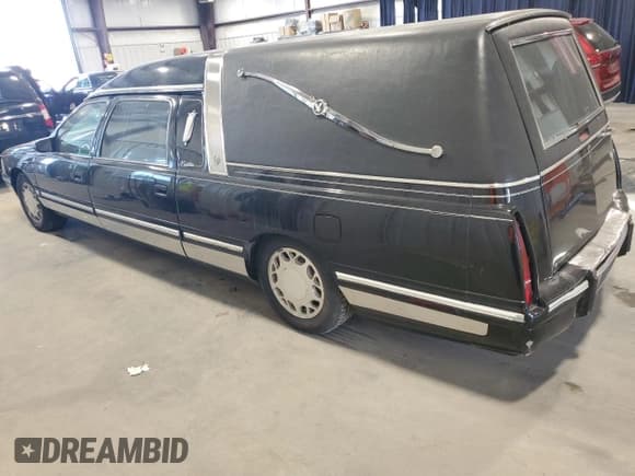 ✅ 1997 Cadillac DeVille Limousine • VIN: 1GEEH90Y1VU500023 • Lot: 78817444. Wystawiony na Copart z przebiegiem 87 977 mil. Bezpłatny archiwum sprzedaży aukcyjnych z USA i szczegółowy raport historii pojazdu na DreamBid. Zdjęcie 2.