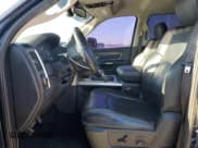 ✅ 2018 Ram 3500 Laramie • VIN: 3C63RRML5JG373731 • Lot: 41849925. Wystawiony na Copart z przebiegiem 147 461 mil. Bezpłatny archiwum sprzedaży aukcyjnych z USA i szczegółowy raport historii pojazdu na DreamBid. Zdjęcie 7.