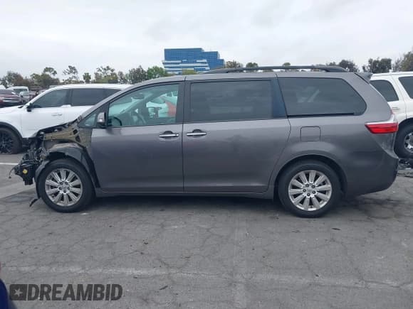 ✅ 2015 Toyota Sienna Limited • VIN: 5TDDK3DC4FS097372 • Lot: 42204810. Listed on IAAI with 106,759 mi. Free auction sales archive from the USA and detailed vehicle history report at DreamBid. Image 15.