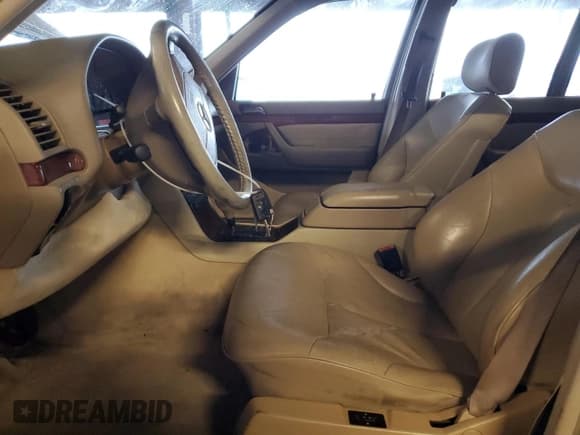 ✅ 1998 Mercedes-Benz S 320/430/500 • VIN: WDBGA32G7WA378163 • Lot: 84769624. Wystawiony na Copart z przebiegiem Nie podano. Bezpłatny archiwum sprzedaży aukcyjnych z USA i szczegółowy raport historii pojazdu na DreamBid. Zdjęcie 7.