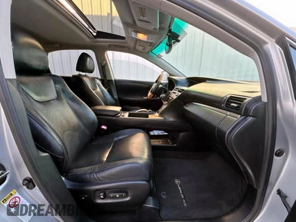 ✅ 2014 Lexus RX 450h • VIN: JTJBC1BA0E2068092 • Lot: 92743165. Wystawiony na Copart z przebiegiem 213 784 mil. Bezpłatny archiwum sprzedaży aukcyjnych z USA i szczegółowy raport historii pojazdu na DreamBid. Zdjęcie 5.