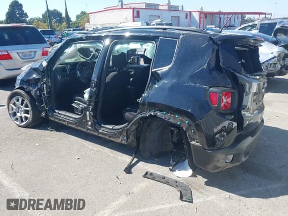 ✅ 2022 Jeep Renegade Latitude • VIN: ZACNJDB15NPN79453 • Lot: 43076701. Wystawiony na IAAI z przebiegiem Nie podano. Bezpłatny archiwum sprzedaży aukcyjnych z USA i szczegółowy raport historii pojazdu na DreamBid. Zdjęcie 3.