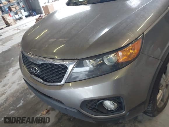 ✅ 2012 Kia Sorento EX • VIN: 5XYKU4A2XCG304259 • Lot: 43828250. Wystawiony na IAAI z przebiegiem 247 443 mil. Bezpłatny archiwum sprzedaży aukcyjnych z USA i szczegółowy raport historii pojazdu na DreamBid. Zdjęcie 6.