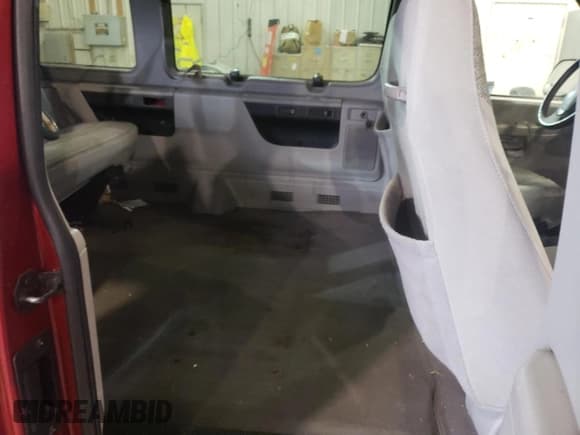 ✅ 2002 Ford Econoline Passenger XL • VIN: 1FMRE11W82HB74447 • Lot: 60527942. Listed on Copart with 196,426 mi. Free auction sales archive from the USA and detailed vehicle history report at DreamBid. Image 6.