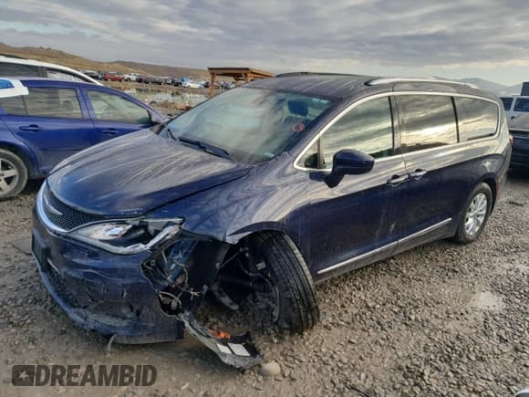 ✅ 2019 Chrysler Pacifica Touring L • VIN: 2C4RC1BG2KR537153 • Lot: 86317505. Wystawiony na Copart z przebiegiem 86 652 mil. Bezpłatny archiwum sprzedaży aukcyjnych z USA i szczegółowy raport historii pojazdu na DreamBid. Zdjęcie 1.