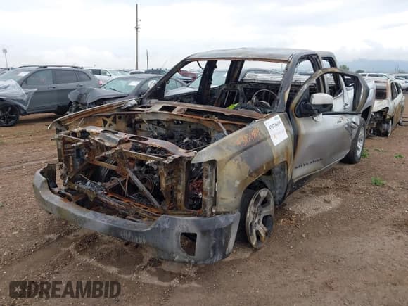 ✅ 2019 Chevrolet Silverado 1500 LT • VIN: 2GCVKPEC1K1169432 • Lot: 43174619. Wystawiony na IAAI z przebiegiem 99 402 mil. Bezpłatny archiwum sprzedaży aukcyjnych z USA i szczegółowy raport historii pojazdu na DreamBid. Zdjęcie 6.