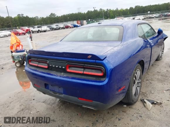 ✅ 2019 Dodge Challenger SXT • VIN: 2C3CDZGG6KH607239 • Lot: 42238314. Wystawiony na IAAI z przebiegiem 139 171 mil. Bezpłatny archiwum sprzedaży aukcyjnych z USA i szczegółowy raport historii pojazdu na DreamBid. Zdjęcie 16.