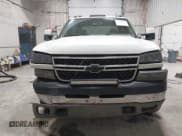 ✅ 2005 Chevrolet Silverado 2500HD LS • VIN: 1GCHK23275F823812 • Lot: 43520231. Wystawiony na IAAI z przebiegiem 227 443 mil. Bezpłatny archiwum sprzedaży aukcyjnych z USA i szczegółowy raport historii pojazdu na DreamBid. Zdjęcie 12.