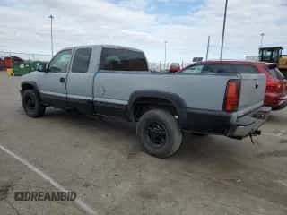 2000 Chevrolet Silverado 2500 LT z VIN 1GCGK29U2YE430010, wystawiony jako Copart lot #37657274 z przebiegiem 329 629 mil mil oraz Czysty tytuł • Clean title. Historia ofert i sprzedaży dostępna na DreamBid. Obrazek 2.