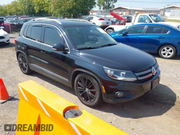 ✅ 2013 Volkswagen Tiguan S • VIN: WVGAV3AX5DW568567 • Лот: 43186252. Опубликован ранее на IAAI с пробегом 106 845 миль. Бесплатный доступ к архиву аукционных продаж из США и подробный отчёт об истории автомобиля на DreamBid. Изображение 1.