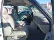 2001 Chevrolet Tahoe LT z VIN 1GNEK13T01R227432, wystawiony jako IAAI lot #43384510 z przebiegiem 171 563 mil mil oraz . Historia ofert i sprzedaży dostępna na DreamBid. Obrazek 5.