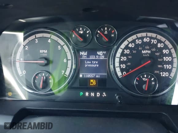 ✅ 2009 Dodge 1500 Laramie • VIN: 1D3HB18T19S722569 • Lot: 42122772. Wystawiony na IAAI z przebiegiem 118 557 mil. Bezpłatny archiwum sprzedaży aukcyjnych z USA i szczegółowy raport historii pojazdu na DreamBid. Zdjęcie 7.