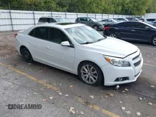 2013 Chevrolet Malibu LT z VIN 1G11E5SA9DF178249, wystawiony jako IAAI lot #43267293 z przebiegiem 143 609 mil mil oraz . Historia ofert i sprzedaży dostępna na DreamBid. Obrazek 1.