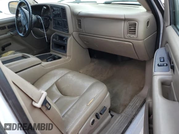 ✅ 2004 Chevrolet Silverado 2500HD LT • VIN: 1GCHK29204E327827 • Lot: 70175774. Wystawiony na Copart z przebiegiem 201 811 mil. Bezpłatny archiwum sprzedaży aukcyjnych z USA i szczegółowy raport historii pojazdu na DreamBid. Zdjęcie 8.