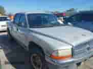 ✅ 2000 Dodge Dakota Sport • VIN: 1B7GL2AN6YS671636 • Лот: 43508621. Размещён на IAAI с пробегом 243 999 миль миль. Получите бесплатный доступ к архиву аукционных продаж из США и посмотрите подробный отчёт об истории автомобиля на DreamBid. Изображение 1.