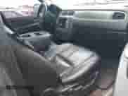 2007 Chevrolet Suburban LT z VIN 3GNFC16077G259466, wystawiony jako IAAI lot #43583193 z przebiegiem 173 941 mil mil oraz . Historia ofert i sprzedaży dostępna na DreamBid. Obrazek 5.