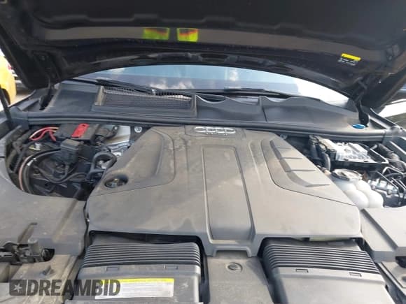 ✅ 2018 Audi Q7 • VIN: WA1LHBF71JD028058 • Lot: 42220729. Wystawiony na IAAI z przebiegiem 85 951 mil. Bezpłatny archiwum sprzedaży aukcyjnych z USA i szczegółowy raport historii pojazdu na DreamBid. Zdjęcie 10.