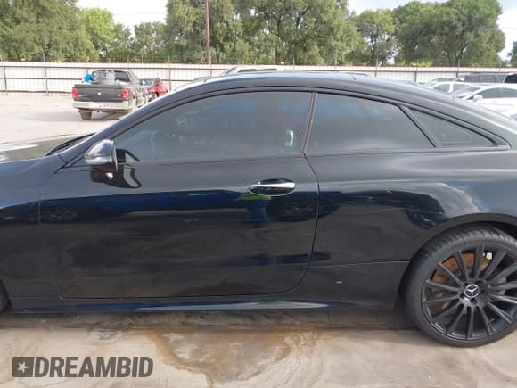 ✅ 2018 Mercedes-Benz E 400 • VIN: WDD1J6FB4JF044522 • Lot: 42504151. Listed on IAAI with 83,214 mi. Free auction sales archive from the USA and detailed vehicle history report at DreamBid. Image 15.