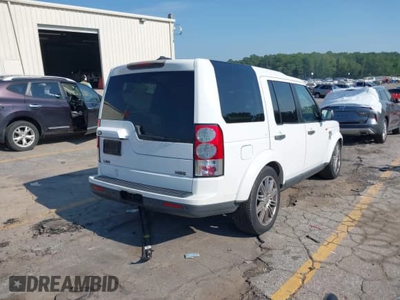 ✅ 2011 Land Rover LR4 Lux • VIN: SALAK2D4XBA568687 • Lot: 42668978. Listed on IAAI with 205,000 mi. Free auction sales archive from the USA and detailed vehicle history report at DreamBid. Image 4.