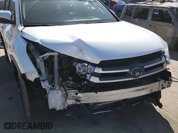 ✅ 2019 Toyota Highlander Hybrid XLE • VIN: 5TDJGRFHXKS075693 • Лот: 84291985. Опубликован ранее на Copart с пробегом 59 418 миль. Бесплатный доступ к архиву аукционных продаж из США и подробный отчёт об истории автомобиля на DreamBid. Изображение 14.