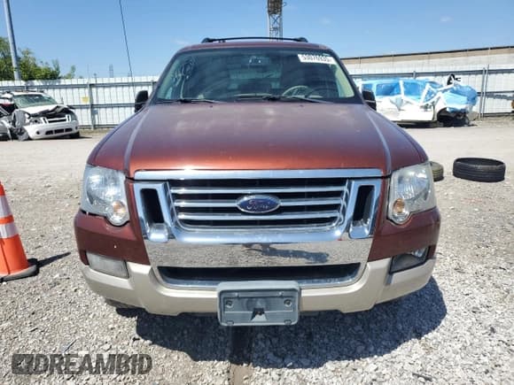 ✅ 2010 Ford Explorer Eddie Bauer • VIN: 1FMEU7EE3AUA40960 • Lot: 53076935. Wystawiony na Copart z przebiegiem 241 880 mil. Bezpłatny archiwum sprzedaży aukcyjnych z USA i szczegółowy raport historii pojazdu na DreamBid. Zdjęcie 5.
