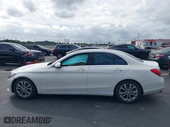 ✅ 2015 Mercedes-Benz C 300 • VIN: 55SWF4JB9FU068760 • Lot: 43628916. Listed on IAAI with 132,407 mi. Free auction sales archive from the USA and detailed vehicle history report at DreamBid. Image 13.