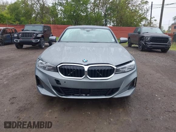✅ 2023 BMW 3 Series 330i xDrive • VIN: 3MW89FF01P8D20900 • Lot: 42311097. Listed on IAAI with 28,197 mi. Free auction sales archive from the USA and detailed vehicle history report at DreamBid. Image 12.