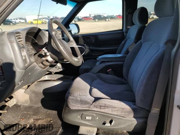 2001 Chevrolet Blazer LT z VIN 1GNDT13W01K189762, wystawiony jako Copart lot #81967624 z przebiegiem 169 367 mil mil oraz Szkoda całkowita • Salvage title. Historia ofert i sprzedaży dostępna na DreamBid. Obrazek 7.