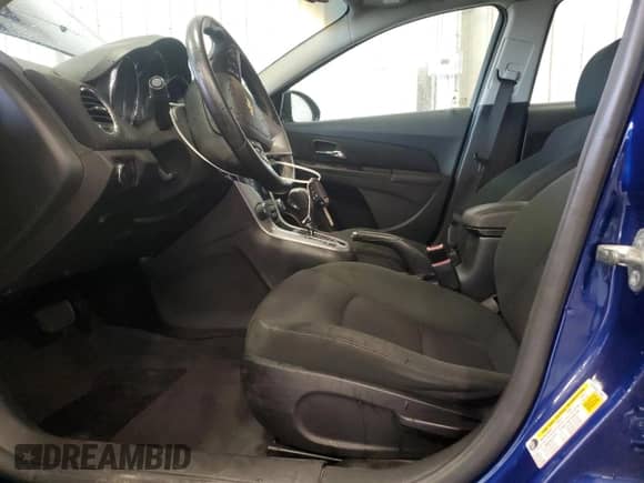 2012 Chevrolet Cruze 1LT z VIN 1G1PF5SC6C7171874, wystawiony jako Copart lot #90524795 z przebiegiem 47 381 mil mil oraz Szkoda całkowita • Salvage title. Historia ofert i sprzedaży dostępna na DreamBid. Obrazek 7.