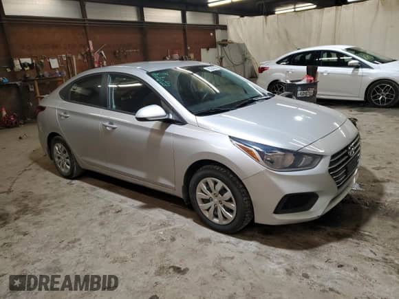 2020 Hyundai Accent SE z VIN 3KPC24A61LE094306, wystawiony jako Copart lot #78224593 z przebiegiem 51 731 mil mil oraz . Historia ofert i sprzedaży dostępna na DreamBid. Obrazek 4.