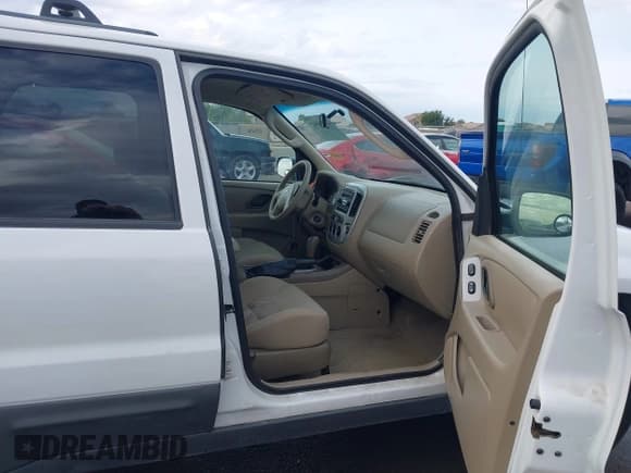 ✅ 2006 Ford Escape XLT • VIN: 1FMCU93186KB00737 • Lot: 43736505. Wystawiony na IAAI z przebiegiem 152 593 mil. Bezpłatny archiwum sprzedaży aukcyjnych z USA i szczegółowy raport historii pojazdu na DreamBid. Zdjęcie 5.