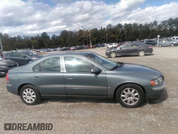 ✅ 2003 Volvo S60 2.4L • VIN: YV1RS61TX32274080 • Lot: 43376879. Wystawiony na IAAI z przebiegiem 192 653 mil. Bezpłatny archiwum sprzedaży aukcyjnych z USA i szczegółowy raport historii pojazdu na DreamBid. Zdjęcie 13.