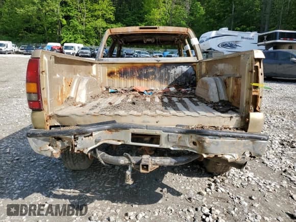 ✅ 2005 GMC Sierra 2500HD SLT • VIN: 1GTHK23U65F950861 • Lot: 58368855. Listed on Copart with Not provided. Free auction sales archive from the USA and detailed vehicle history report at DreamBid. Image 6.