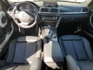 ✅ 2018 BMW 3 Series 330e • VIN: WBA8E1C58JA758694 • Lot: 82207905. Wystawiony na Copart z przebiegiem 73 125 mil. Bezpłatny archiwum sprzedaży aukcyjnych z USA i szczegółowy raport historii pojazdu na DreamBid. Zdjęcie 8.